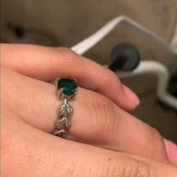 Sterling Silver Emerald Ring - Picture 7 of 7